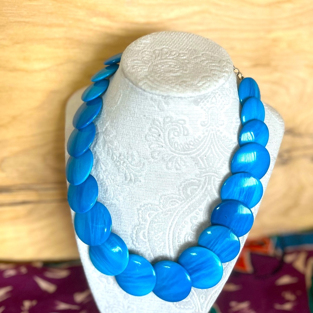Modern Shell Necklace - Picture 12 of 12